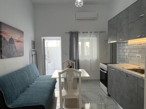 Superior Double Room, Balcony, Ground Floor | Private kitchen - Villa Pavlina (Santorini)