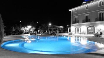 Outdoor pool, pool loungers