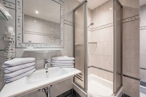 Bathroom - Landhaus Edelweiss (Sankt Leonhard im Pitztal)