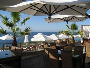 Outdoor dining - Ofir Apartment Hotel (Sozopol)