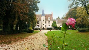 Front of property - Chateau Le Sallay (Saincaize-Meauce)