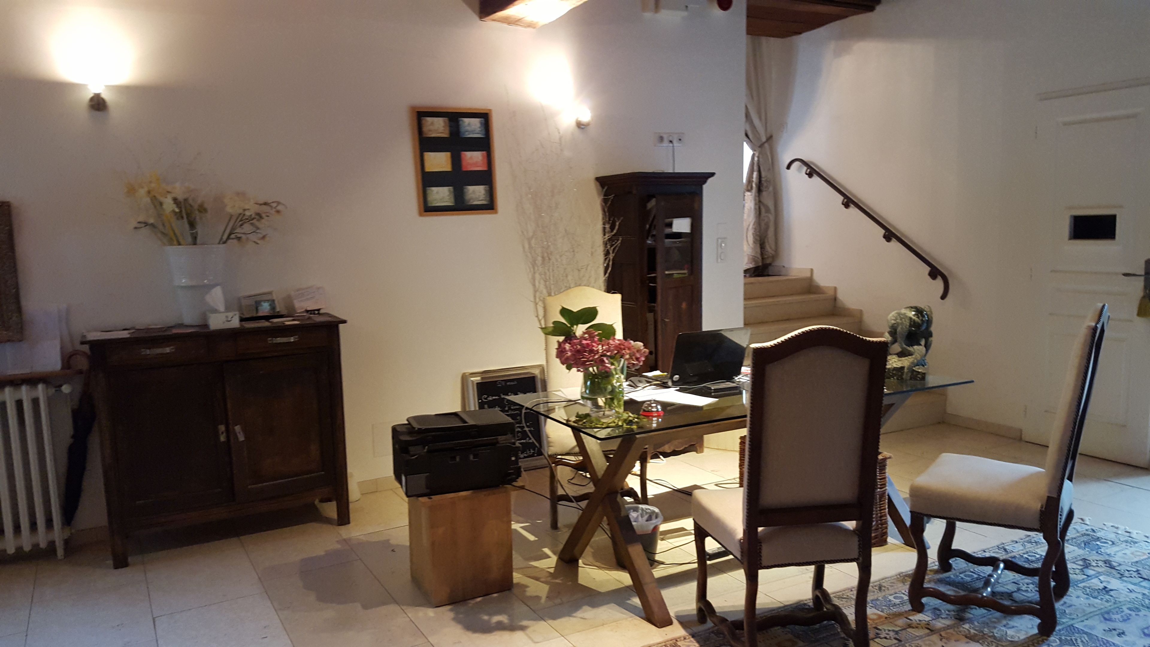 ฝ่ายต้อนรับ