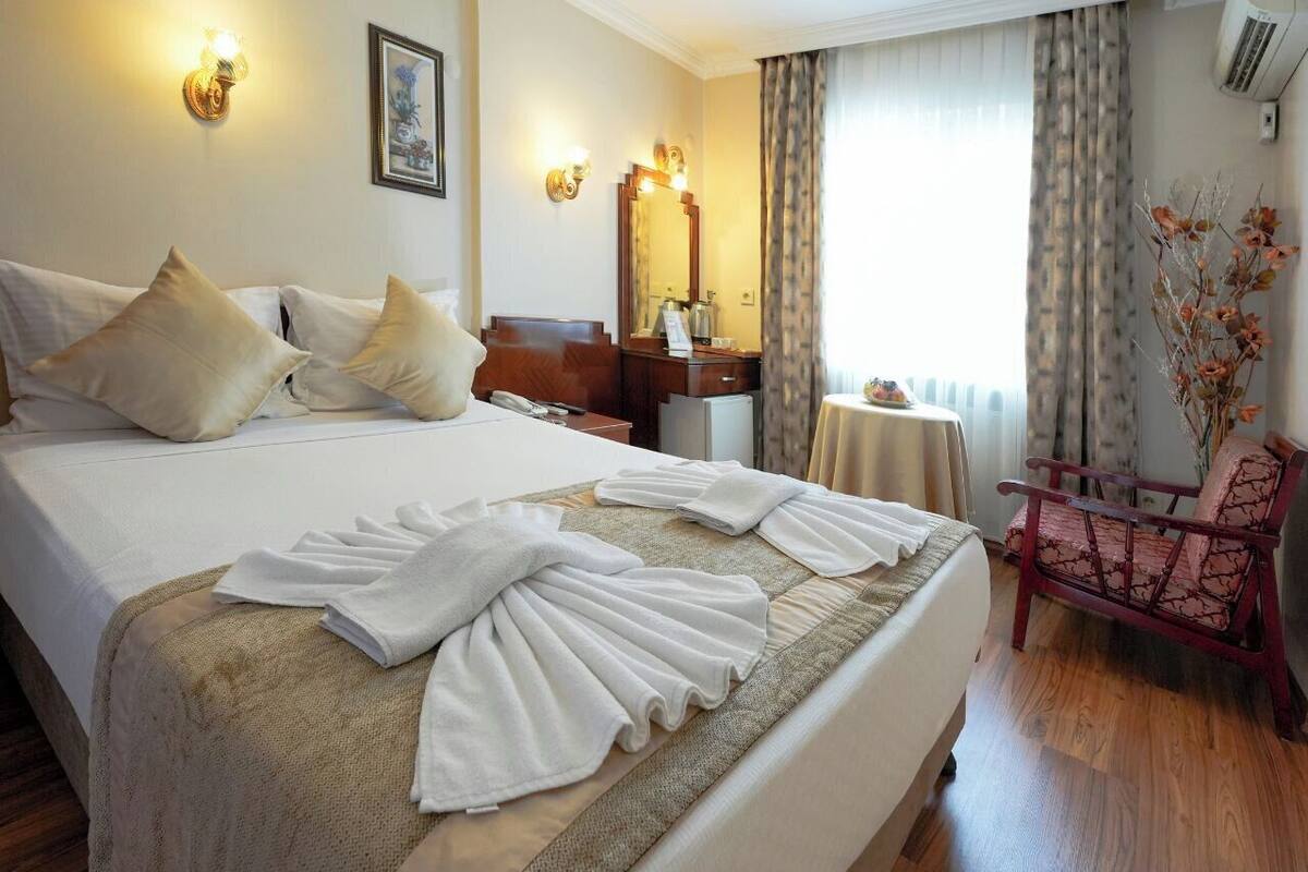 DBL ROOM FRENCH OR TWIN | Premium bedding, pillowtop beds, minibar, in-room safe