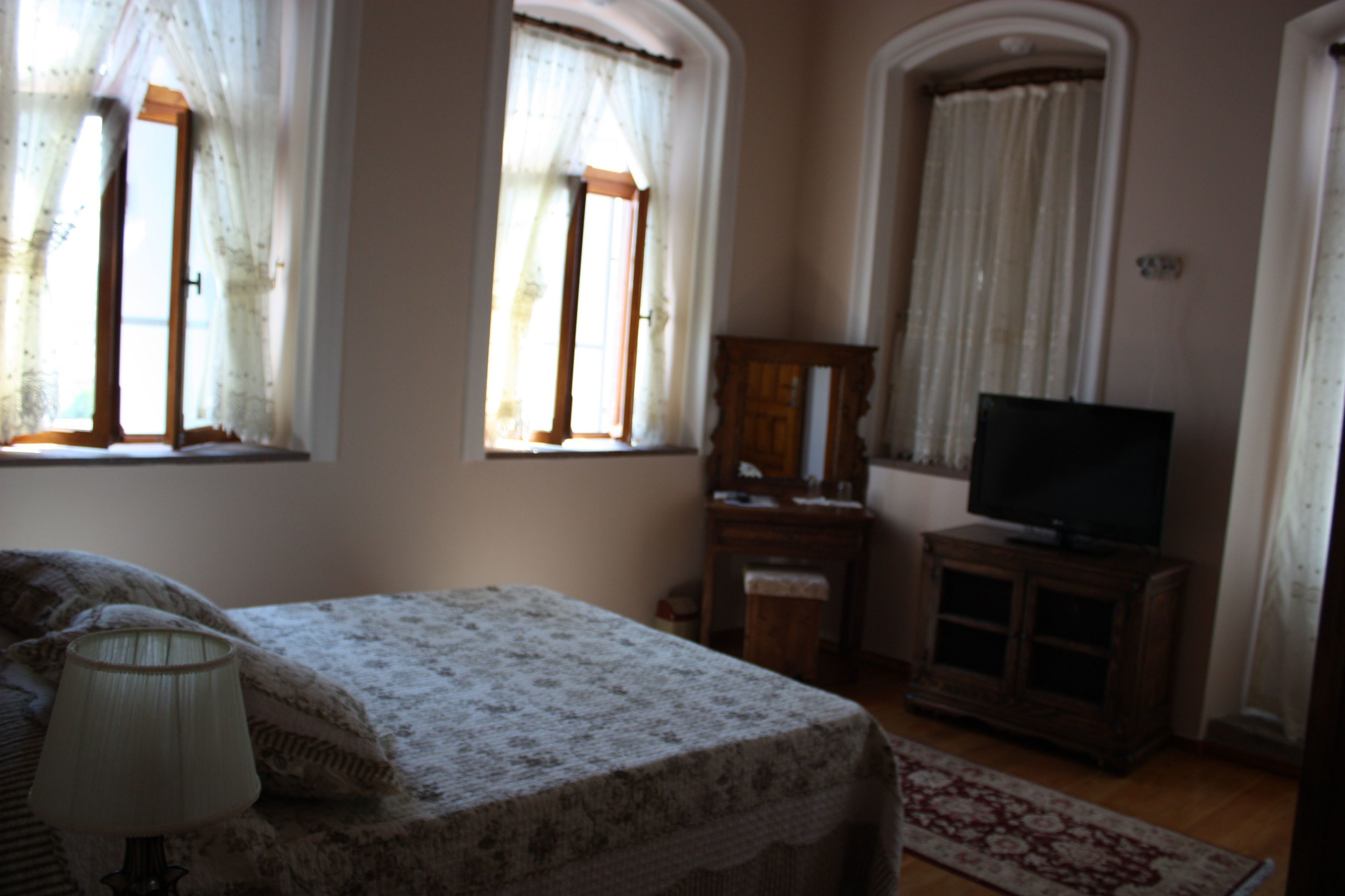 in-room safe, desk, free wifi, bed sheets