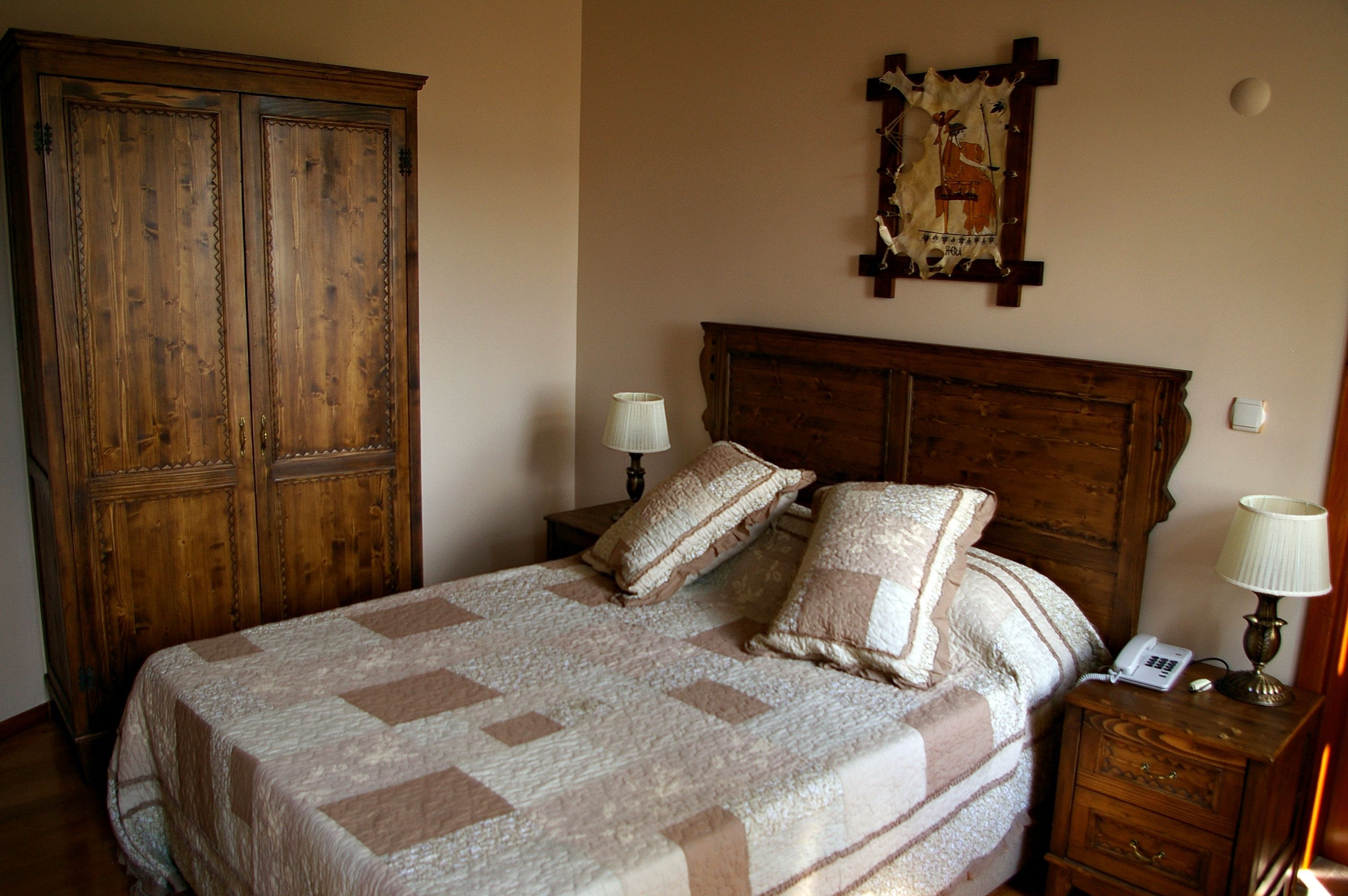 deluxe double room single use | in-room safe, desk, free wifi, bed sheets