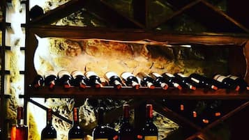 تلفزيون إل سي دي بحجم 30-بوصة يعرض قنوات فضائية، تلفزيون