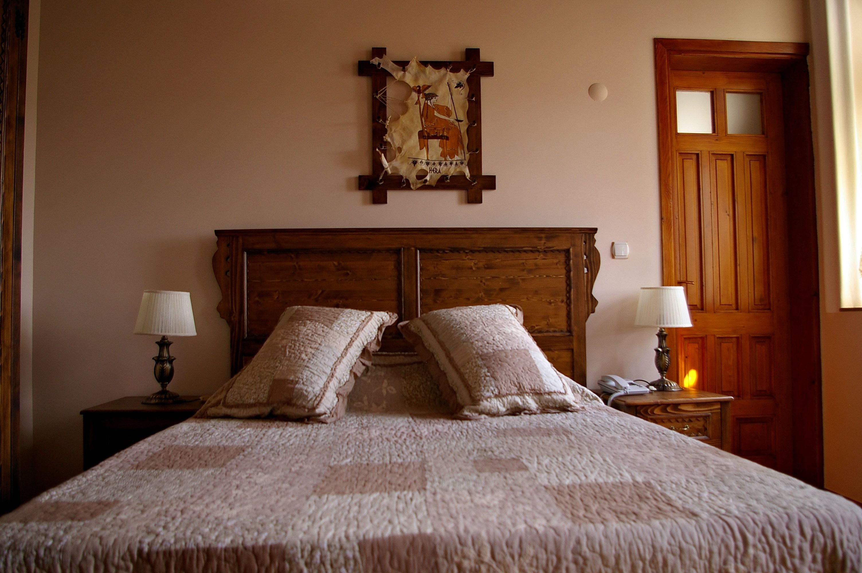 deluxe double room single use | in-room safe, desk, free wifi, bed sheets