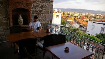 Café da manhã com buffet grátis todos os dias