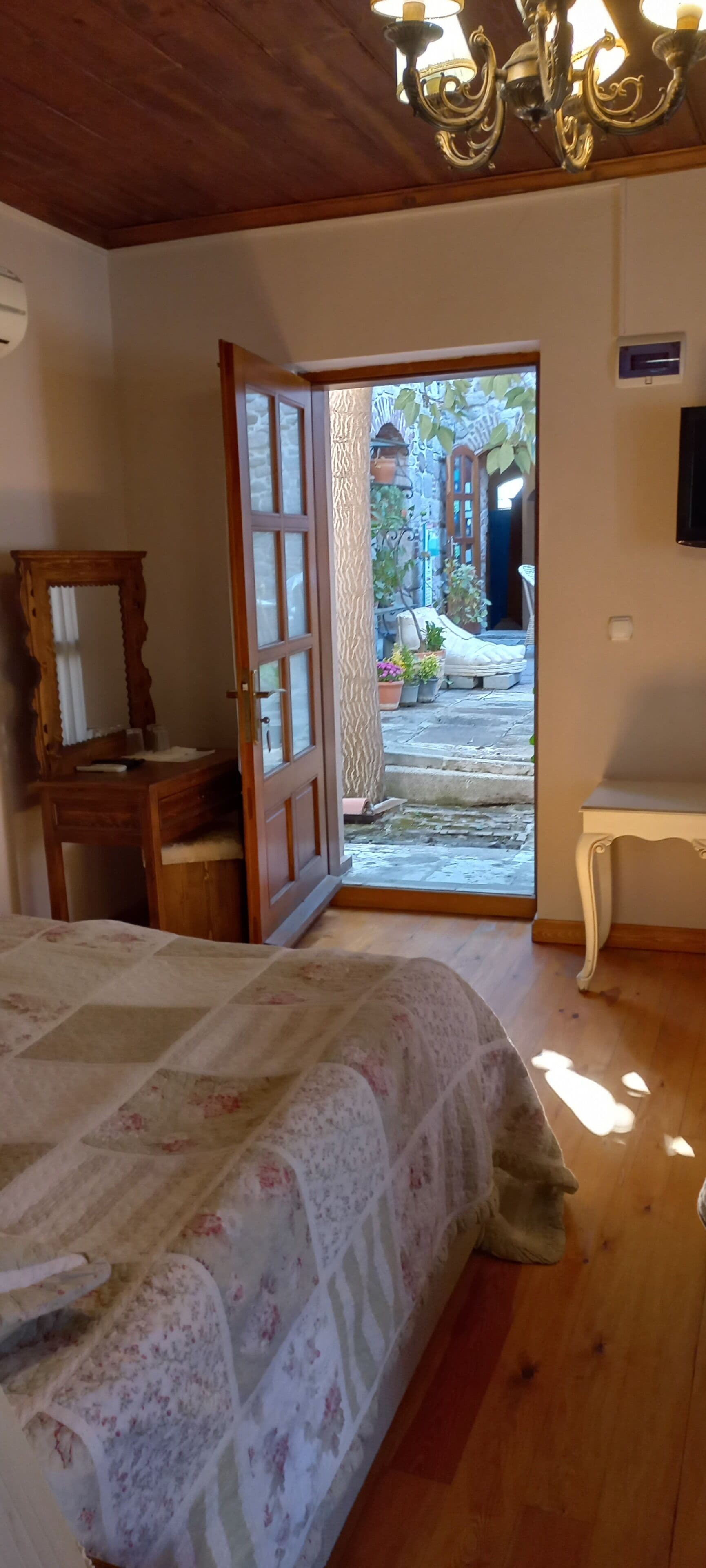 Kamar Triple Standar | Brankas, meja kerja, Wi-Fi gratis, dan seprai linen