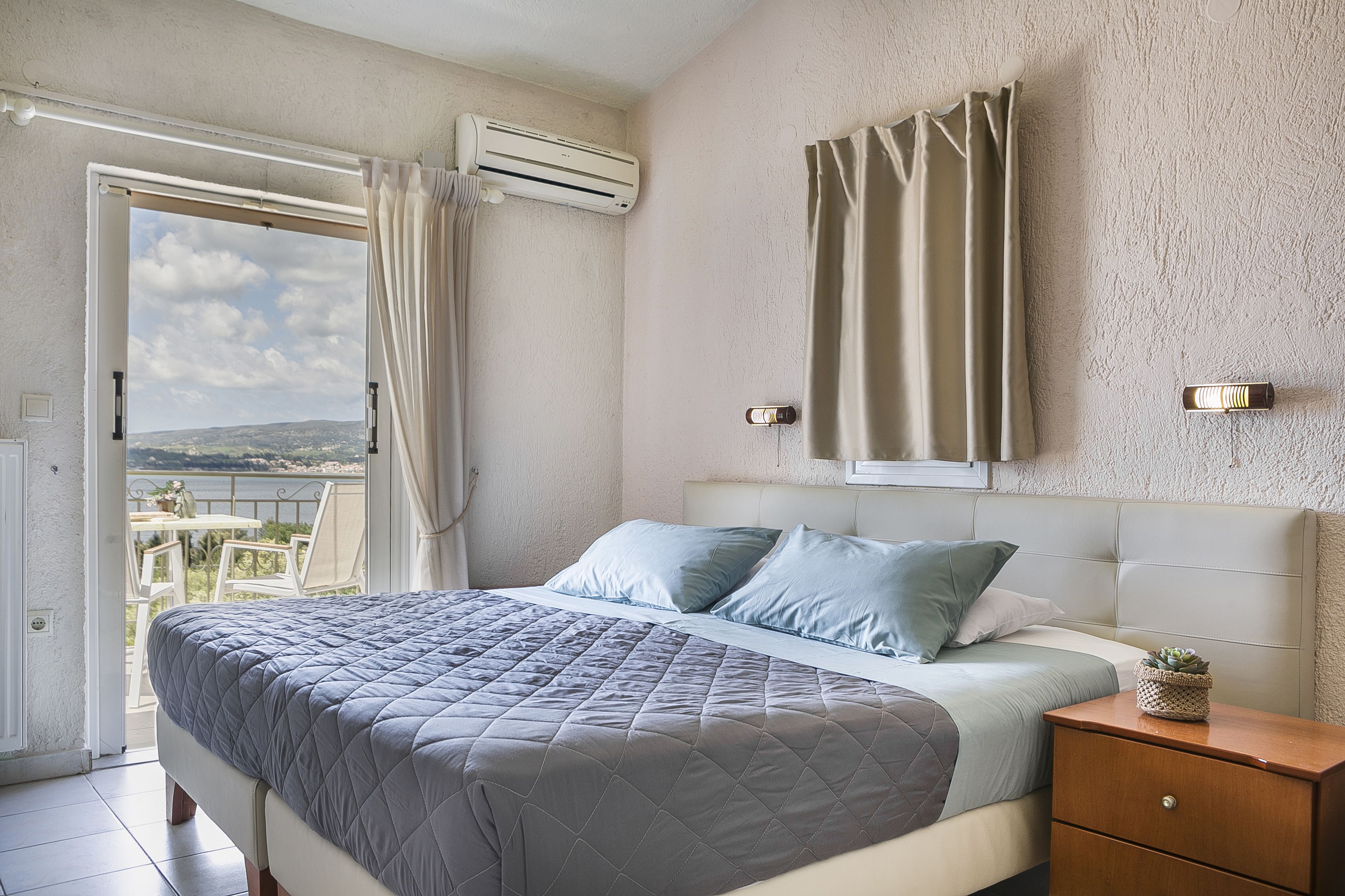 standard studio, sea view | down duvets, in-room safe, soundproofing, iron/ironing board