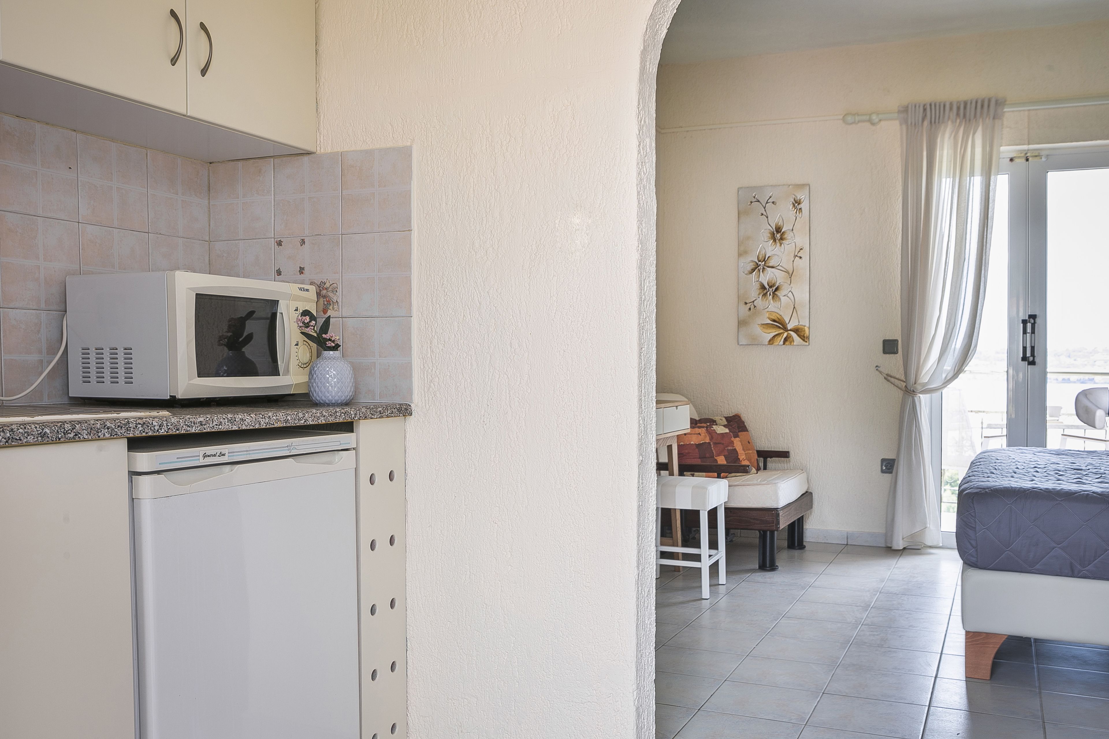 standard studio, sea view | down duvets, in-room safe, soundproofing, iron/ironing board