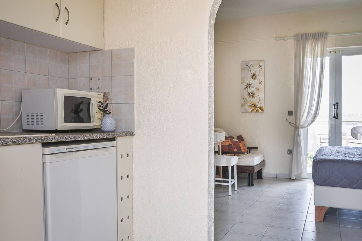 standard studio, sea view | down duvets, in-room safe, soundproofing, iron/ironing board