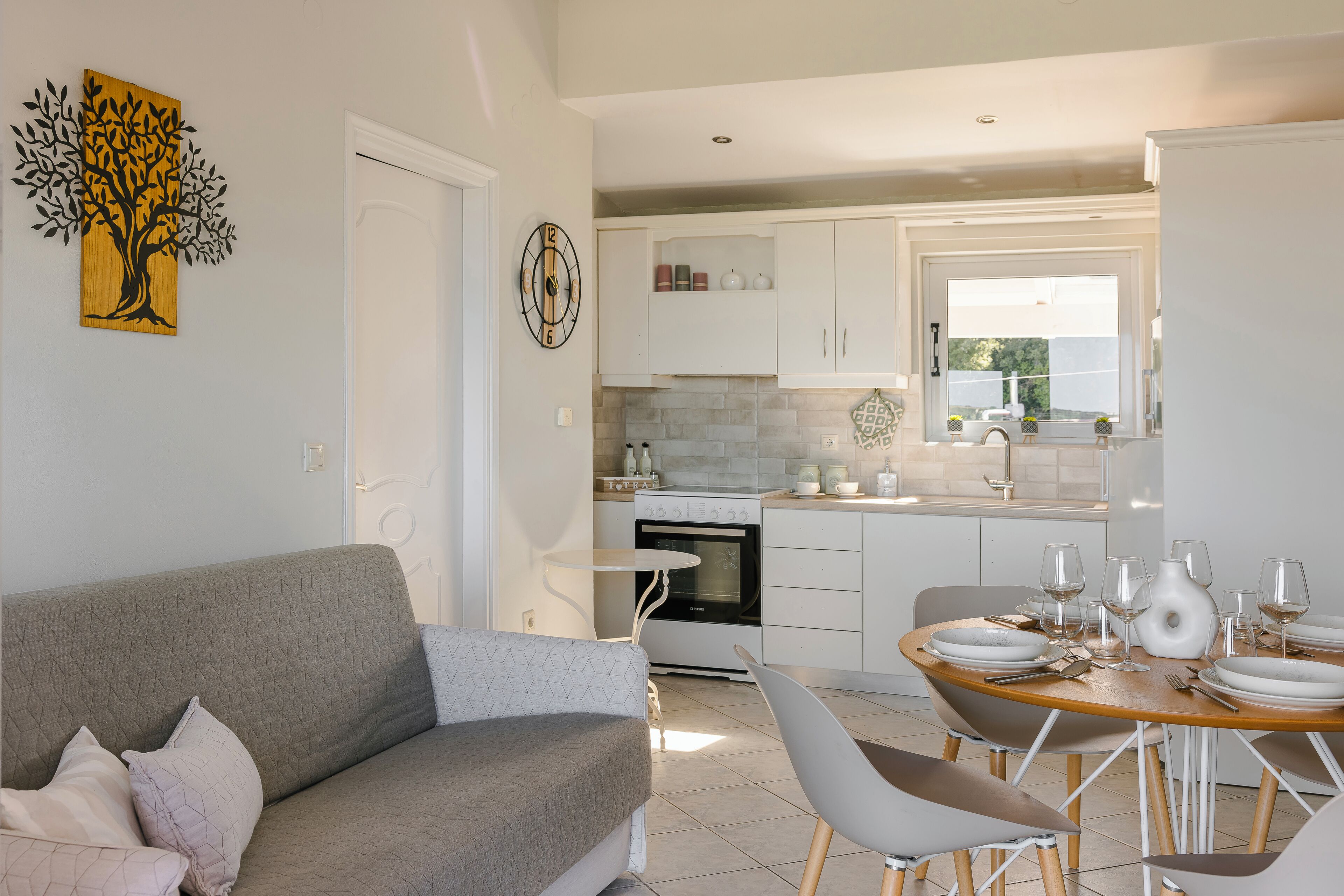Comfort Apartment, 2 Bedrooms, Sea View | Private kitchen | Fridge, stovetop, coffee/tea maker, electric kettle