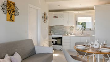 Comfort Apartment, 2 Bedrooms, Sea View | Private kitchen | Fridge, stovetop, coffee/tea maker, electric kettle