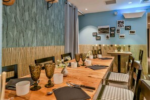 Lunch and dinner served, French cuisine