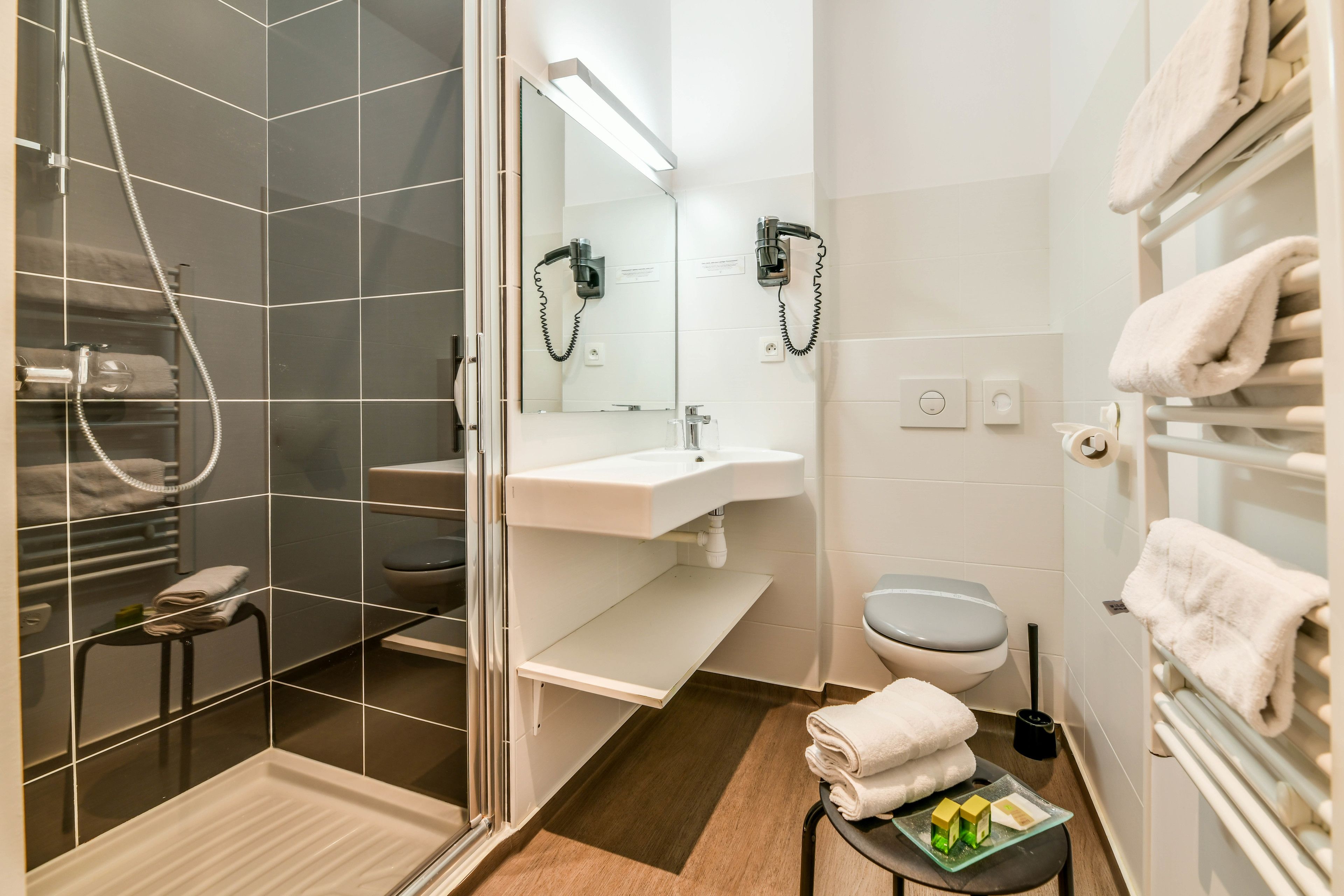 Standard Double Room | Bathroom
