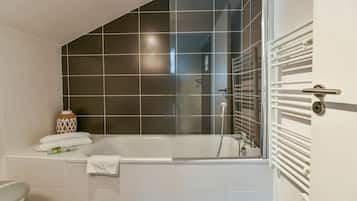 Habitación estándar doble | Baño | Artículos de higiene personal gratuitos