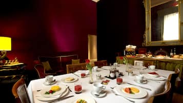 Free daily full breakfast