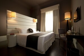 Premium bedding, down comforters, in-room safe, individually decorated