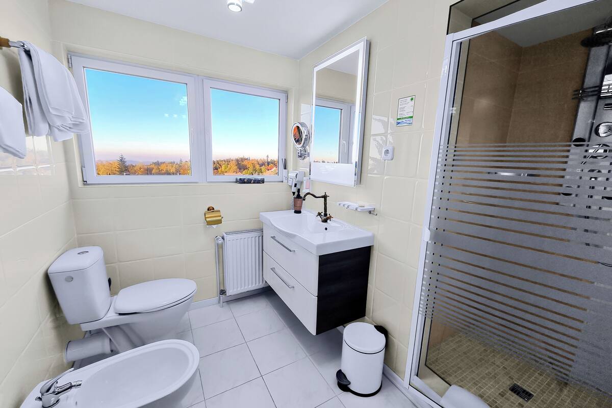 comfort room, 2 bedrooms | bathroom | free toiletries, hair dryer, towels
