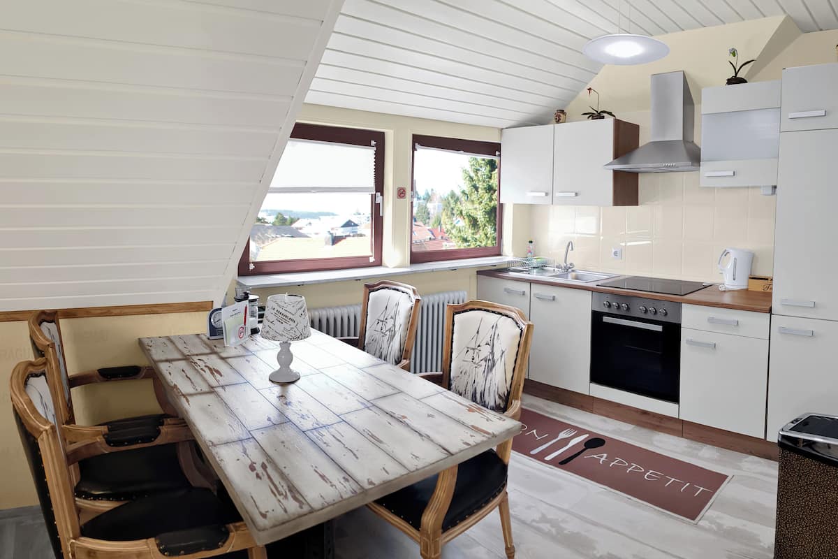 comfort apartment, 2 bedrooms, kitchen | premium bedding, desk, iron/ironing board, free wifi