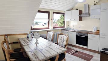 Comfort-Apartment, 2 Schlafzimmer, Küche | 1 Schlafzimmer, hochwertige Bettwaren, Schreibtisch