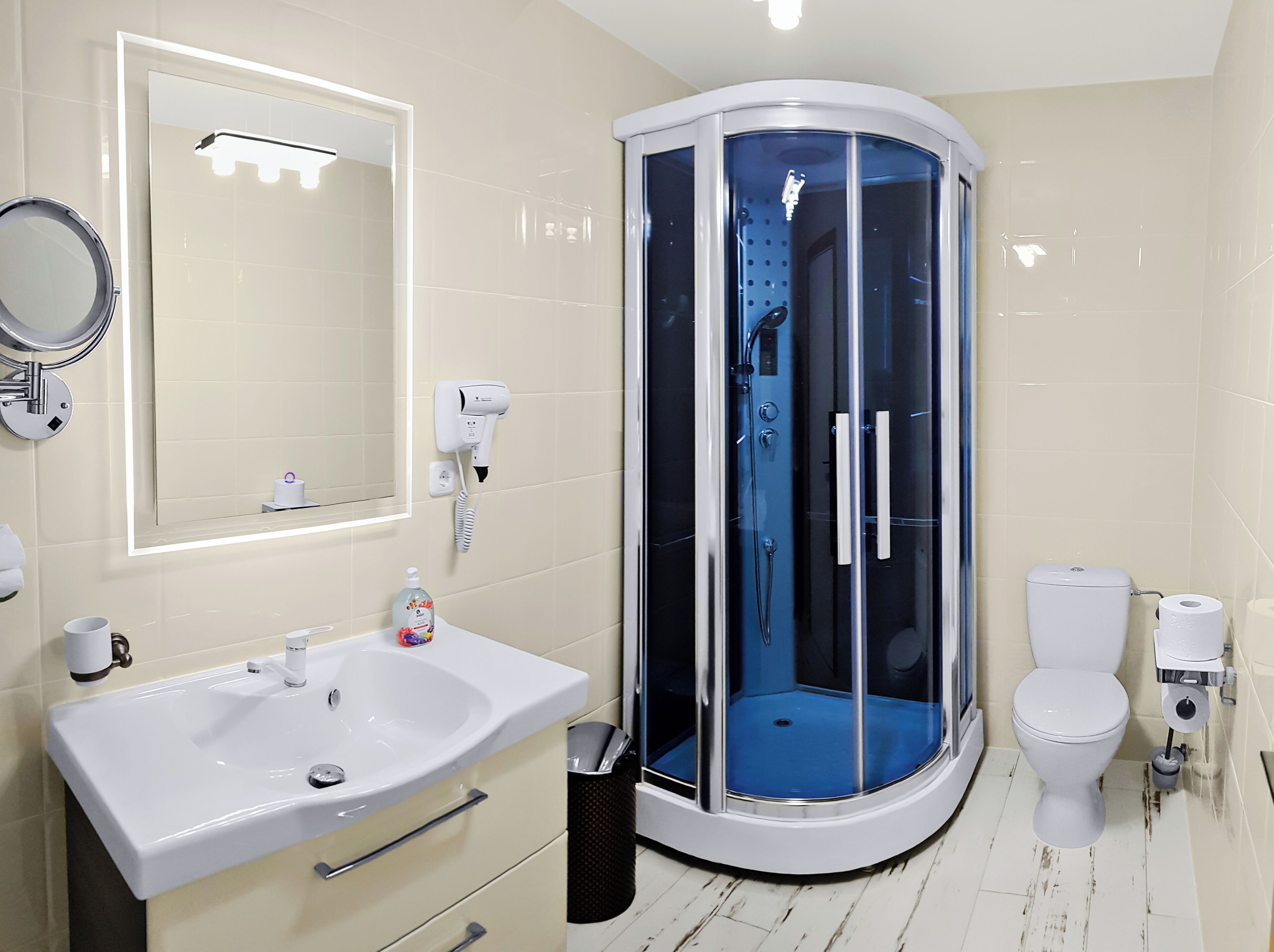 comfort double room, 1 bedroom | bathroom | free toiletries, hair dryer, towels