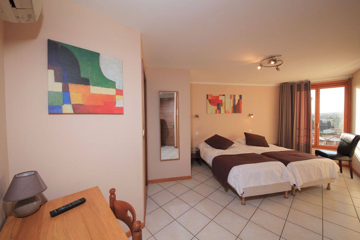 comfort double room, accessible | premium bedding, pillow-top beds, in-room safe, desk