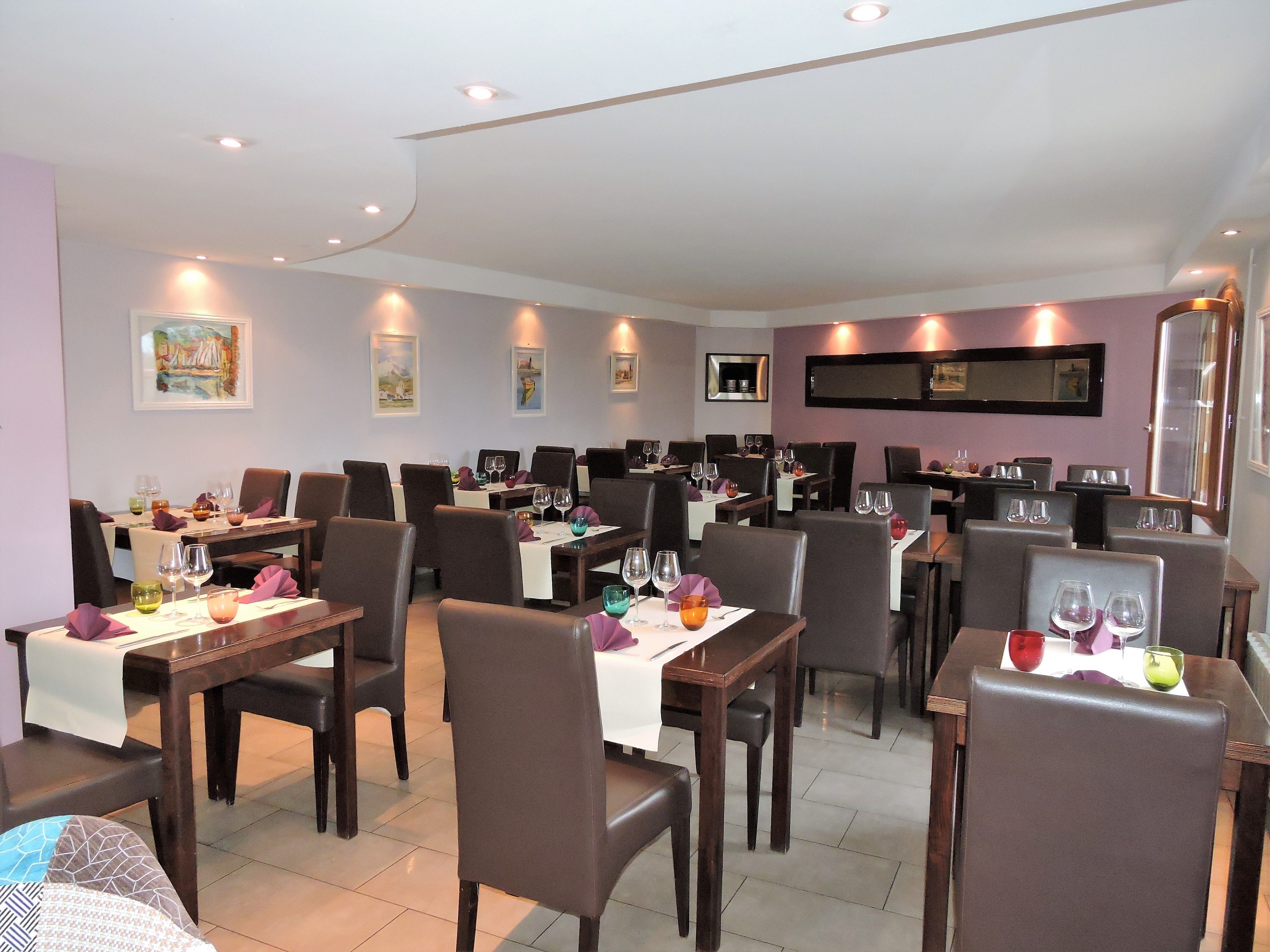 lunch and dinner served, french cuisine