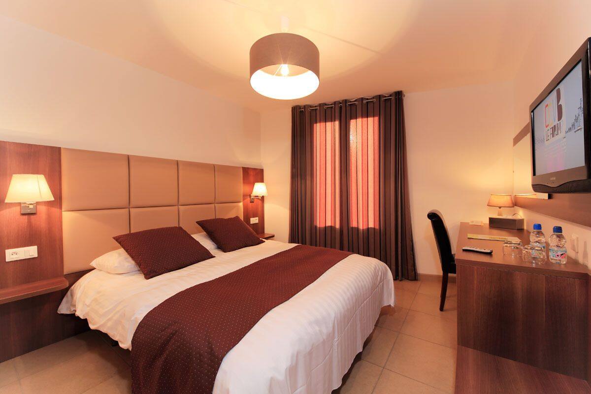 comfort double room, accessible | premium bedding, pillow-top beds, in-room safe, desk
