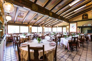 Breakfast, lunch, dinner served; Italian cuisine  - Corte del Passone (Montevecchia)