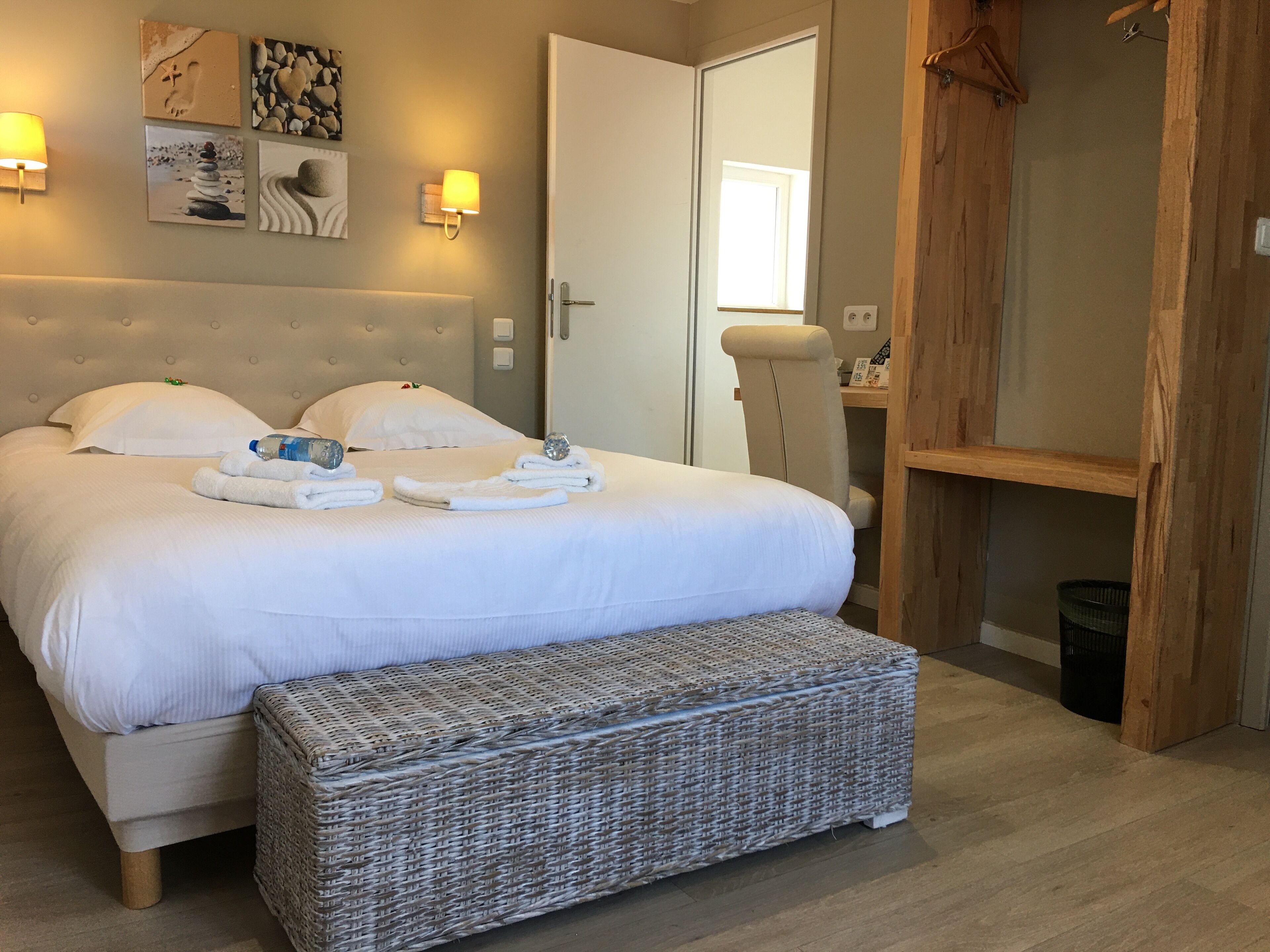 Chambre Deluxe | Bureau, espace de travail pour ordinateur portable