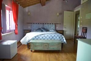 Minibar, in-room safe, individually decorated, individually furnished