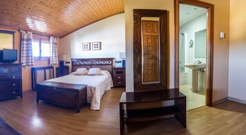 Escritorio, cortinas opacas, wifi gratis y ropa de cama