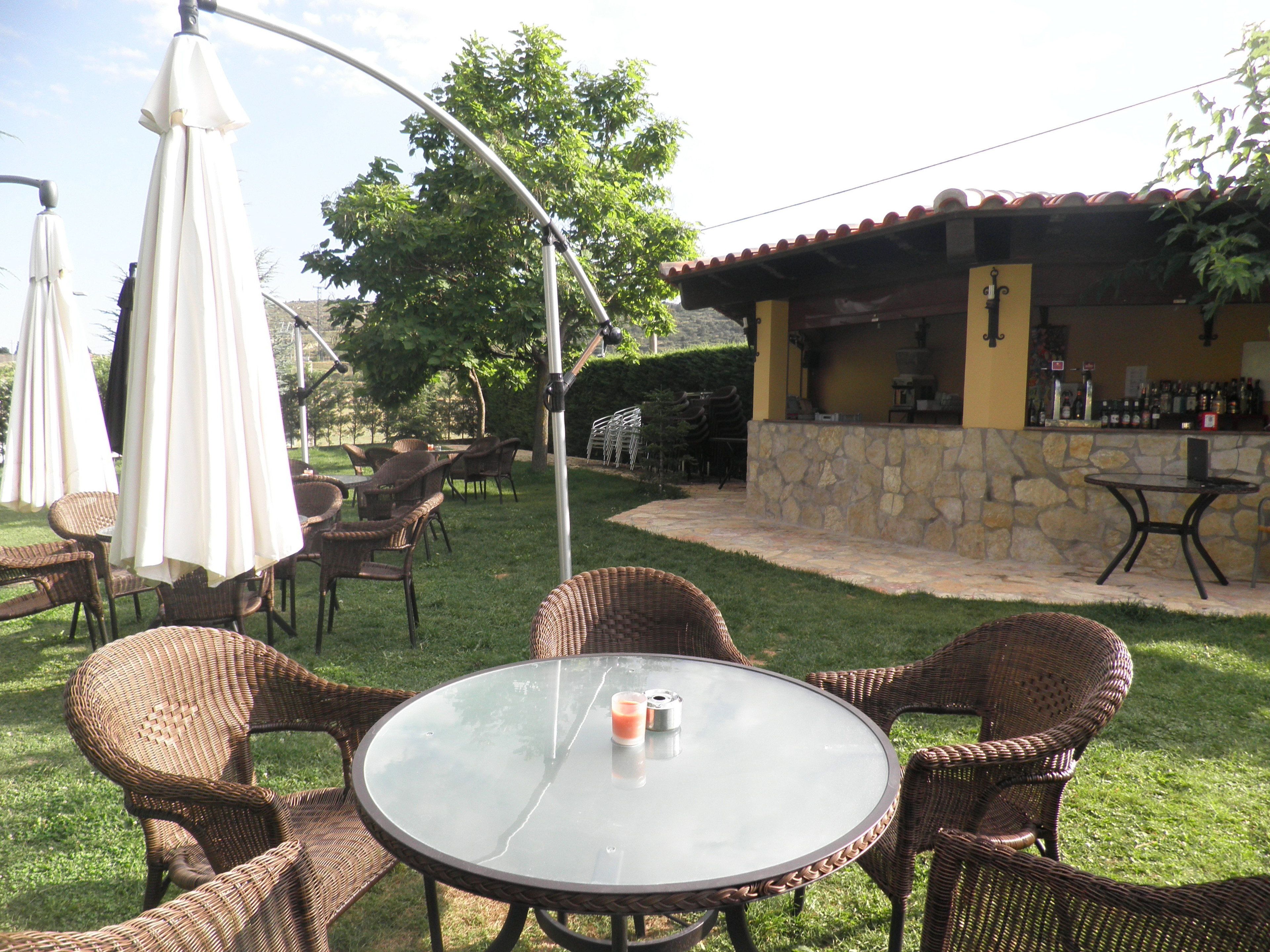 2 restaurants, breakfast served