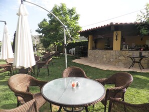 2 restaurants, breakfast served