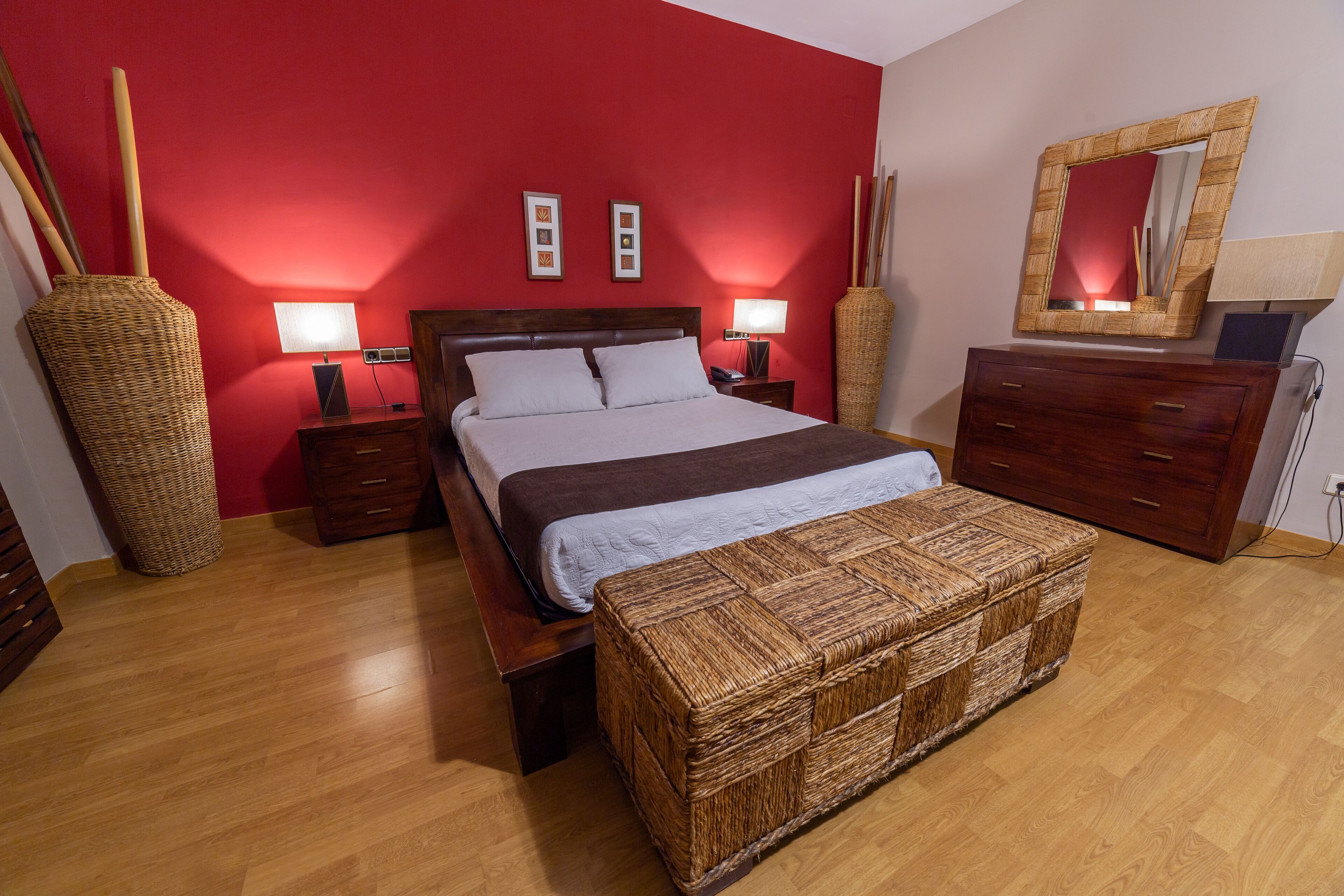 Bureau, rideaux occultants, Wi-Fi gratuit, draps fournis