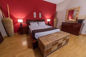 Suite estudio superior | Escritorio, cortinas blackout, wifi gratis y ropa de cama 