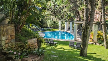 2 outdoor pools, open 9:00 AM to 7:00 PM, pool loungers
