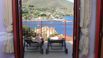 Grand House, 4 Bedrooms (Maisonette) | Balcony view