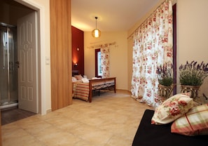 Grand House, 4 Bedrooms (Maisonette) | Premium bedding, memory foam beds, individually decorated