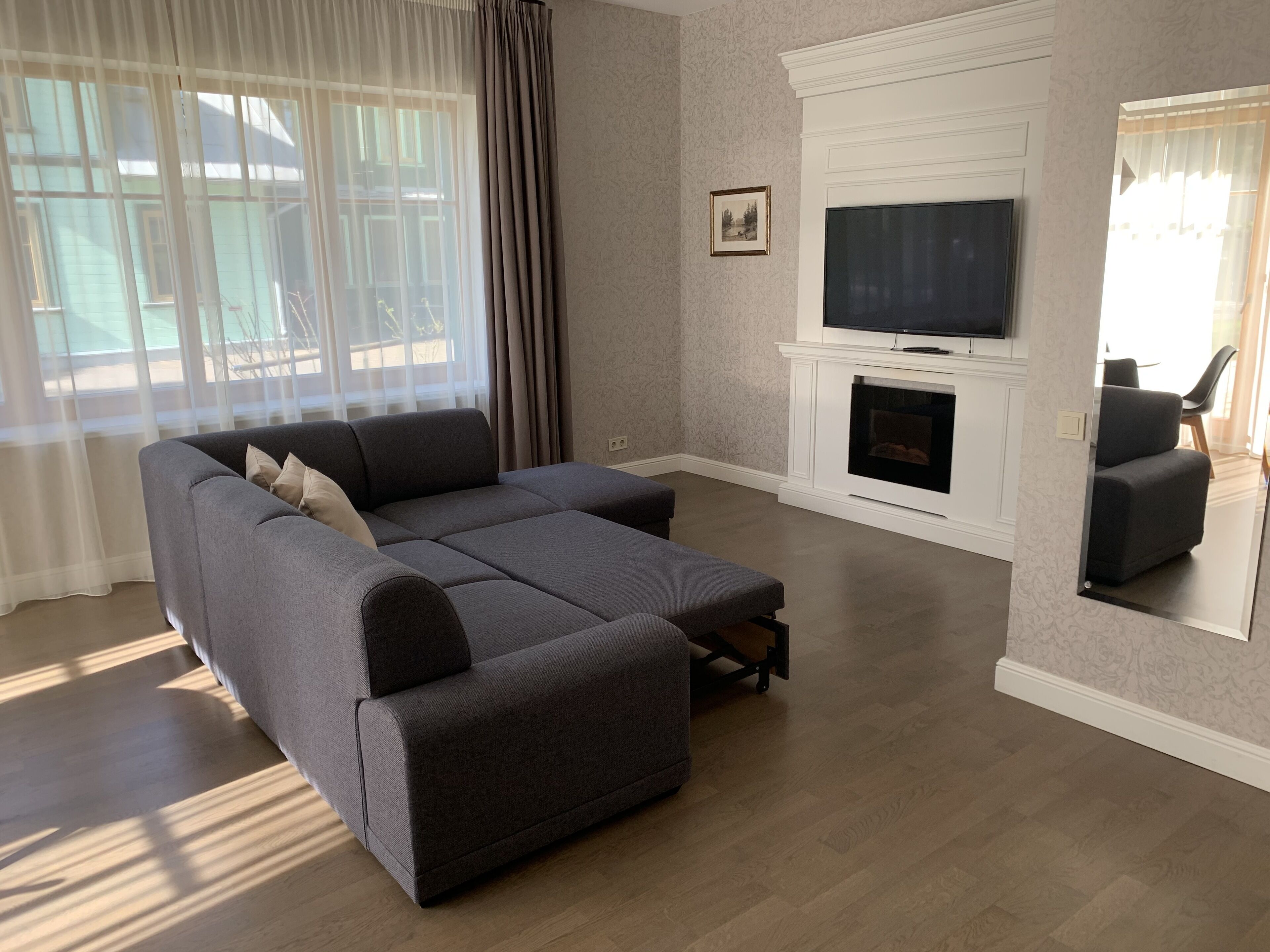 studio suite, terrace | living area | flat-screen tv