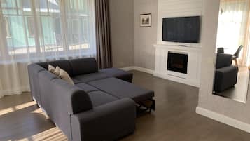 Studio Suite, Terrace | Living area | Flat-screen TV