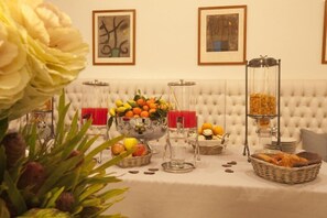 Bao gồm bữa sáng buffet hàng ngày 