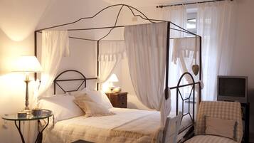 Apartment, Annex Building | In-room safe, soundproofing, cots/infant beds, rollaway beds