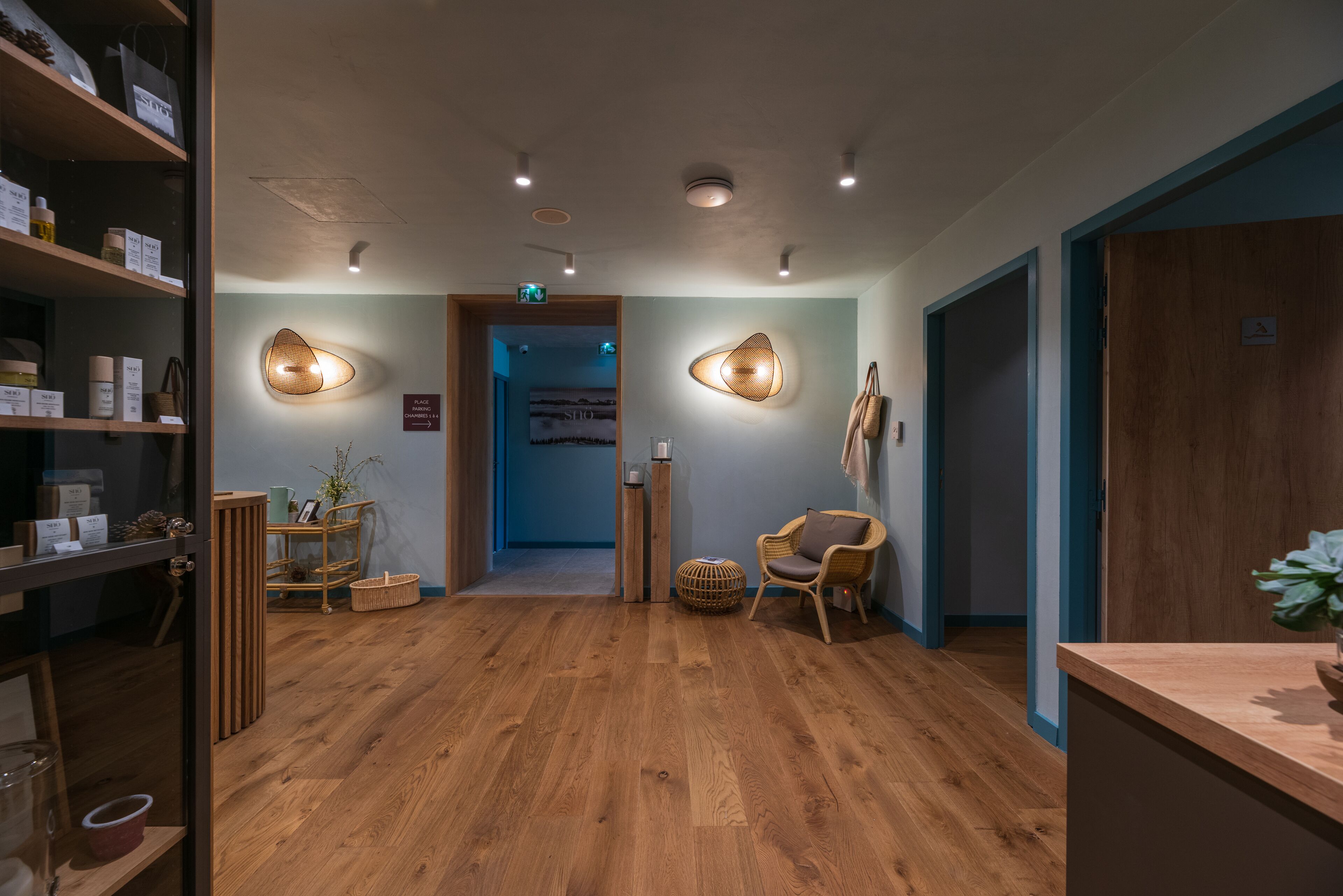 couples treatment room(s), body treatments, deep-tissue massages