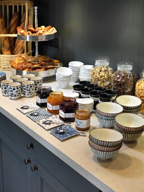 Petit déjeuner buffet servi tous les jours en supplément