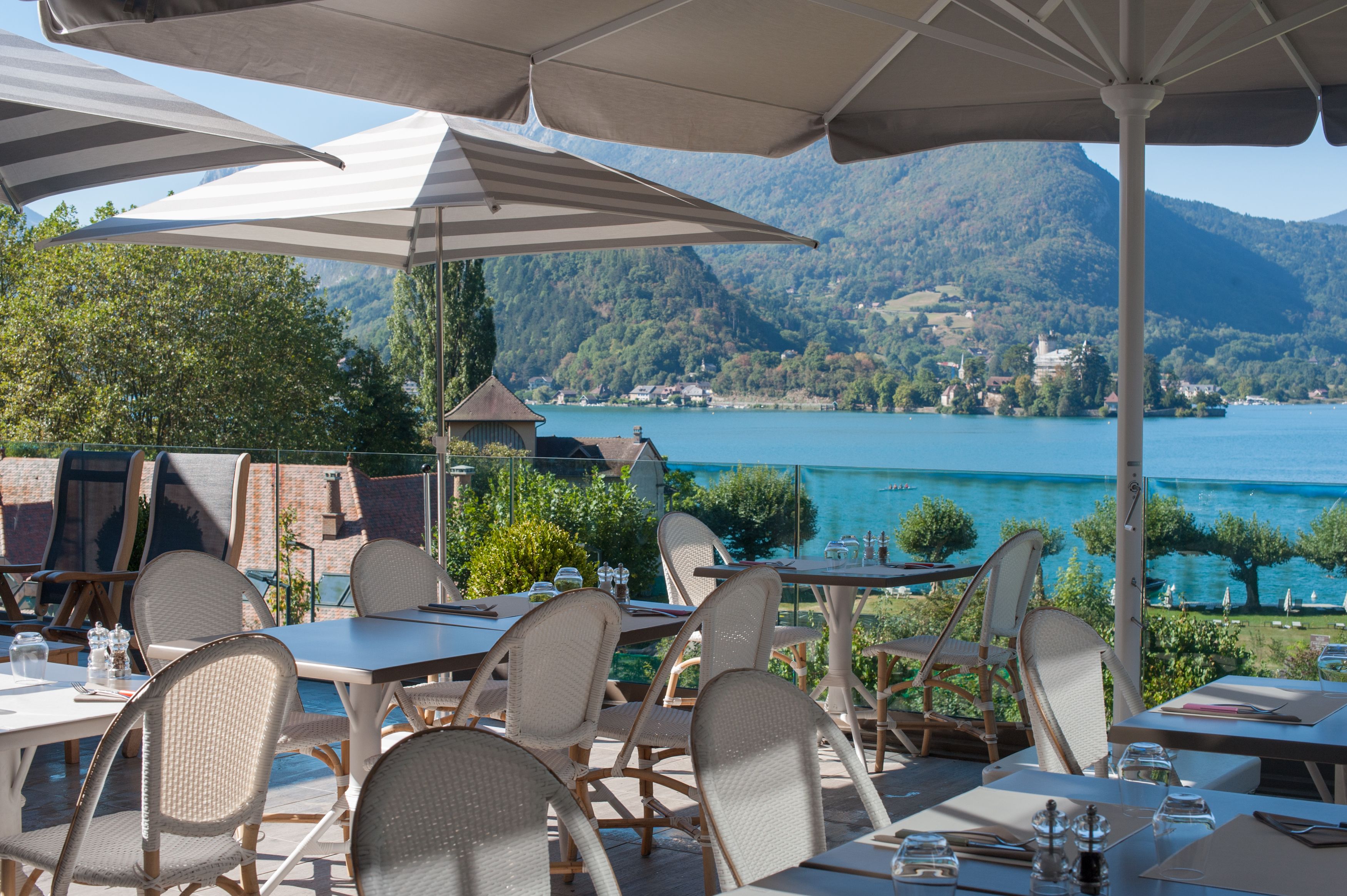 breakfast, dinner, brunch served; french cuisine, beach views