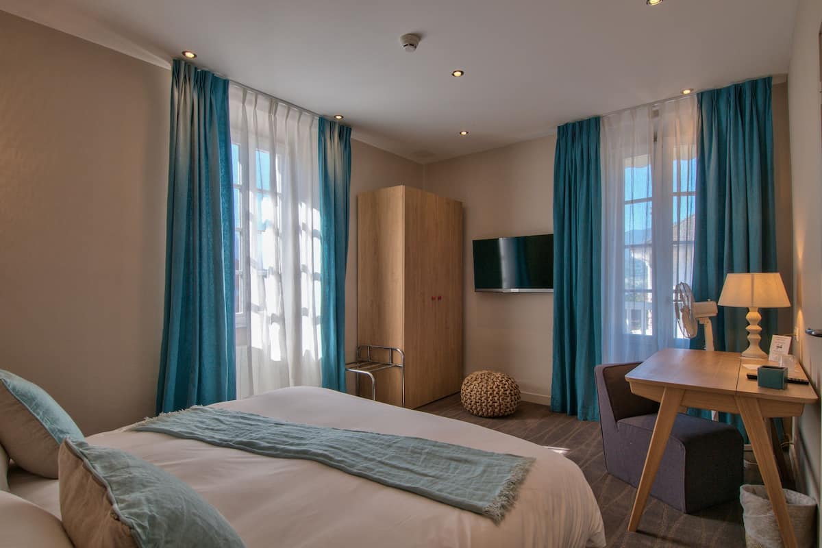 Comfort Double or Twin Room, Partial Lake View (Tournette) | 1 bilik tidur, peralatan tempat tidur premium, bar mini