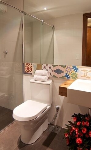 Shower, free toiletries, hair dryer, towels